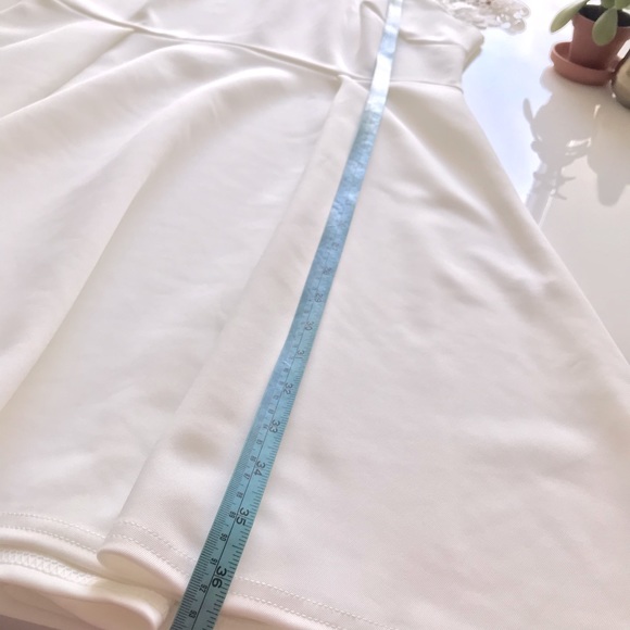 Elegant White Dress with Lace Details - Picture 4 of 5